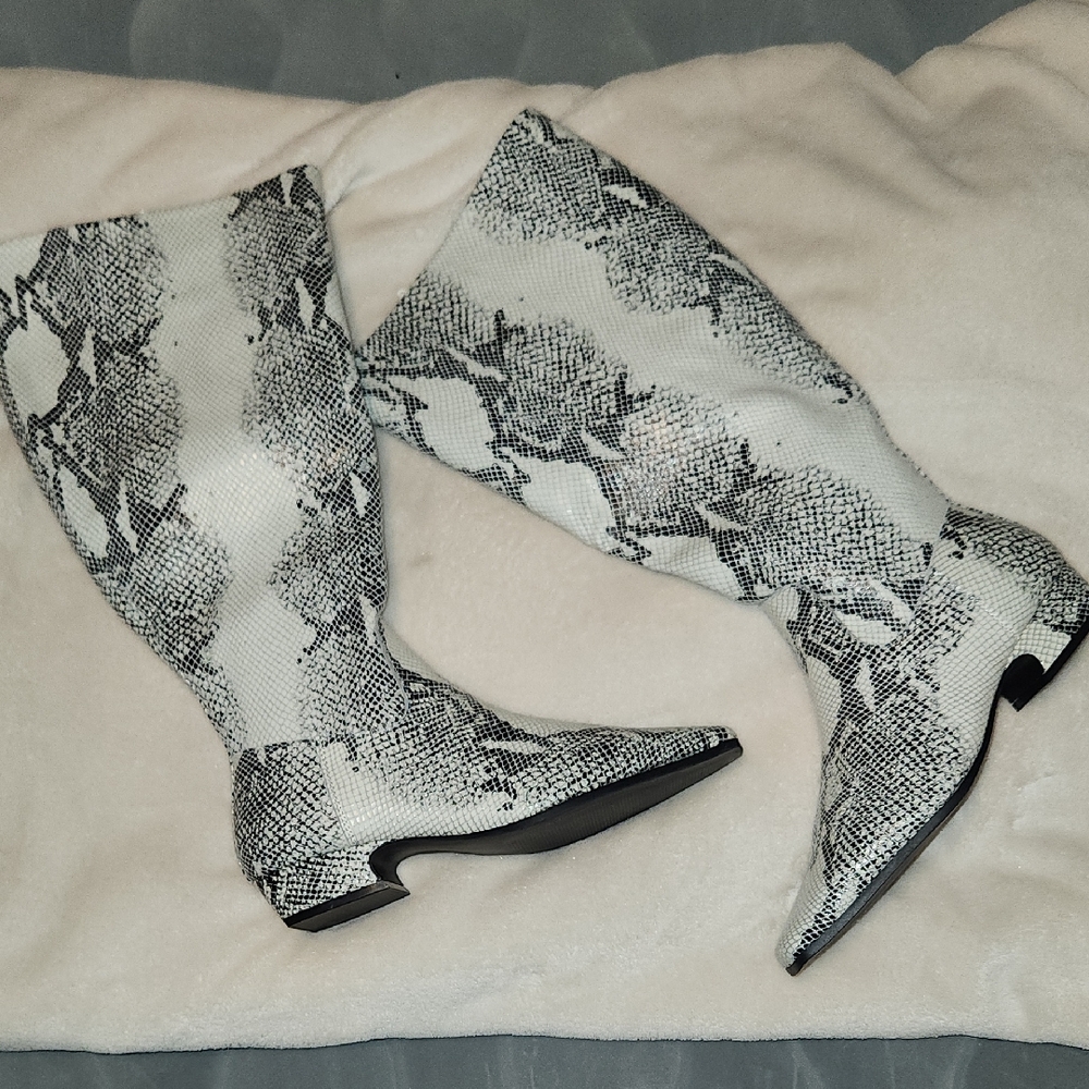 NIB Madden Knee HIGH Faux Snake Skin Low Heel Boot - Wide Calf fit